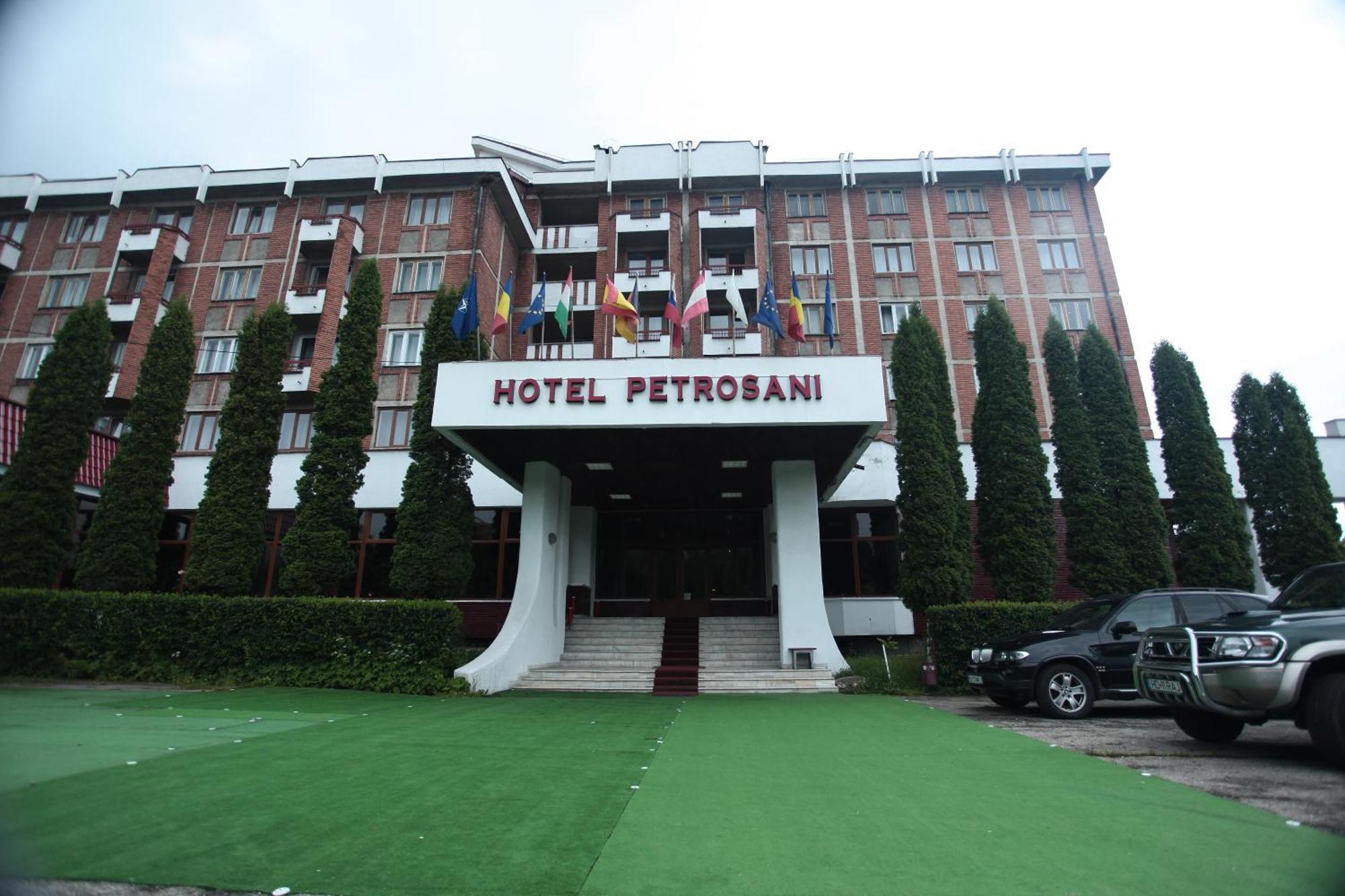 Petrosani Camere De Inchiriat - Hotel Petroshani Srl Exterior photo