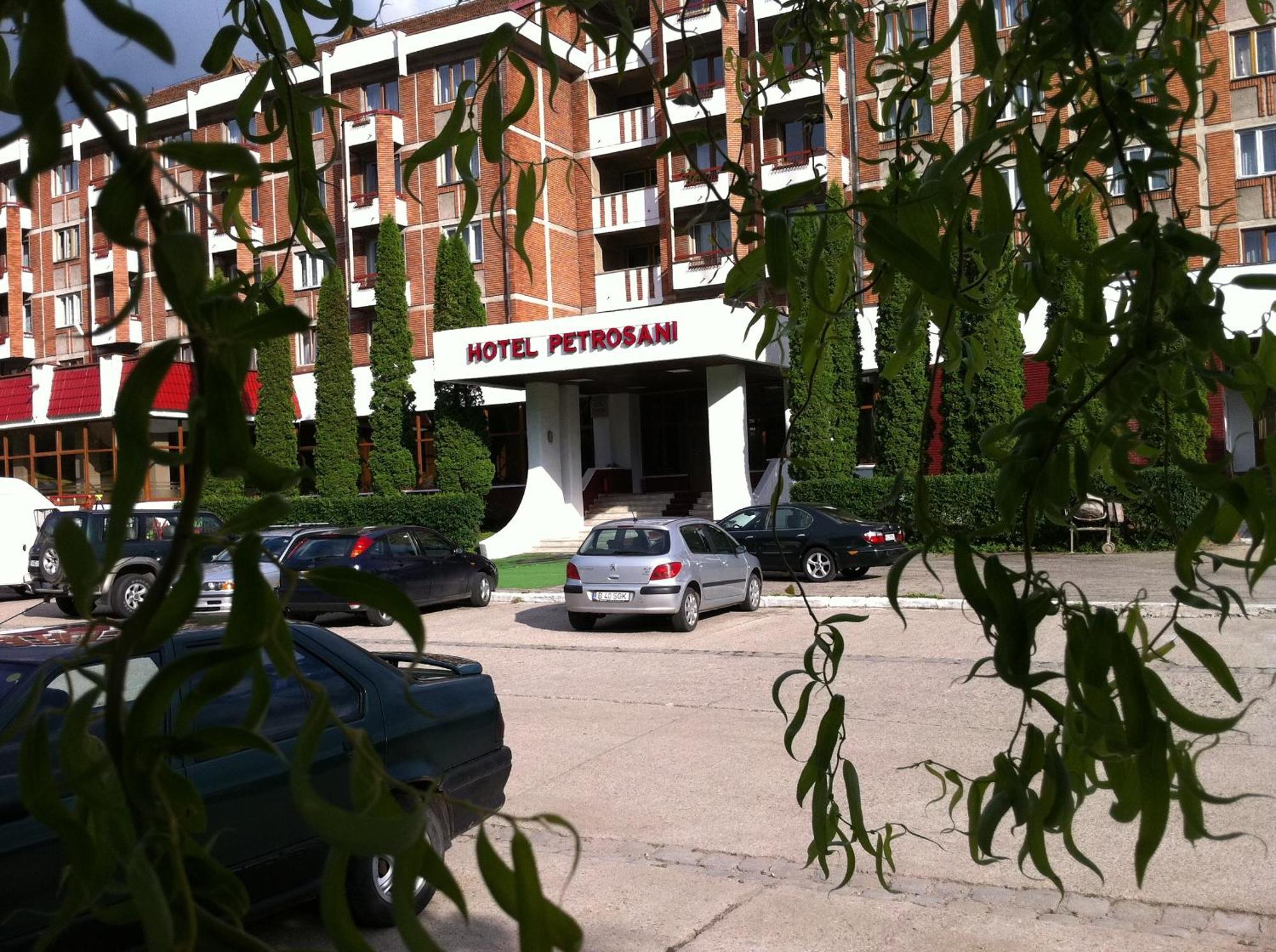 Petrosani Camere De Inchiriat - Hotel Petroshani Srl Exterior photo